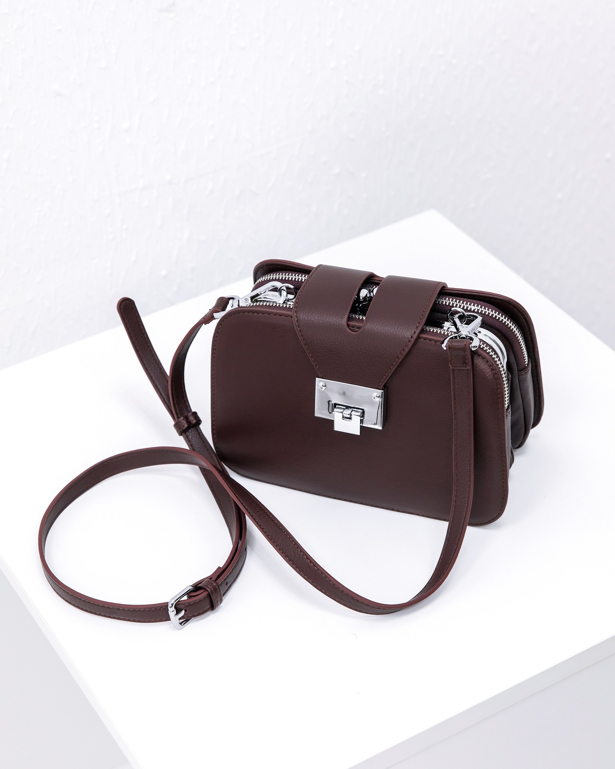 LACCOMA bag-2116 / бордовая кожа