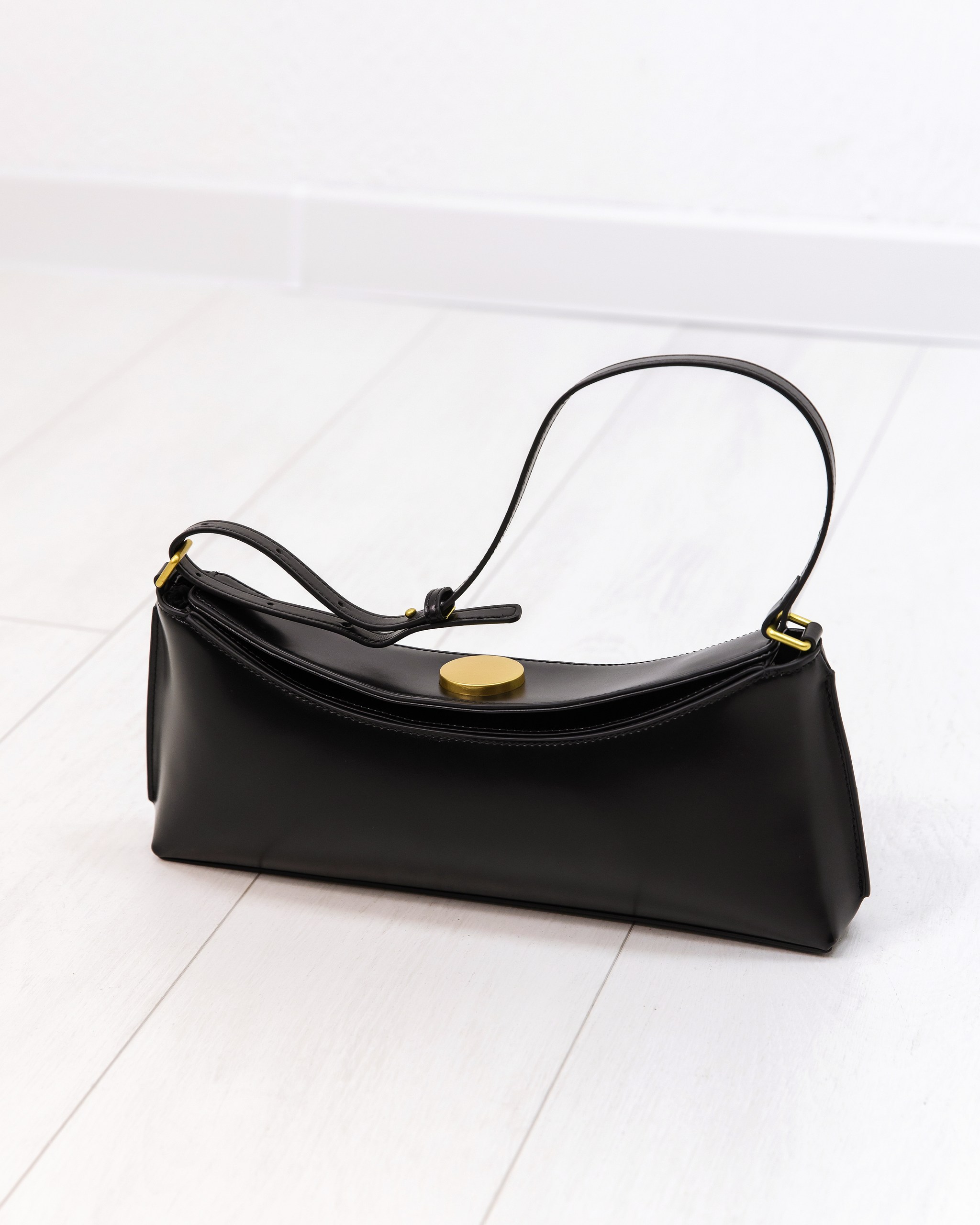 LACCOMA 3085 / черная кожа