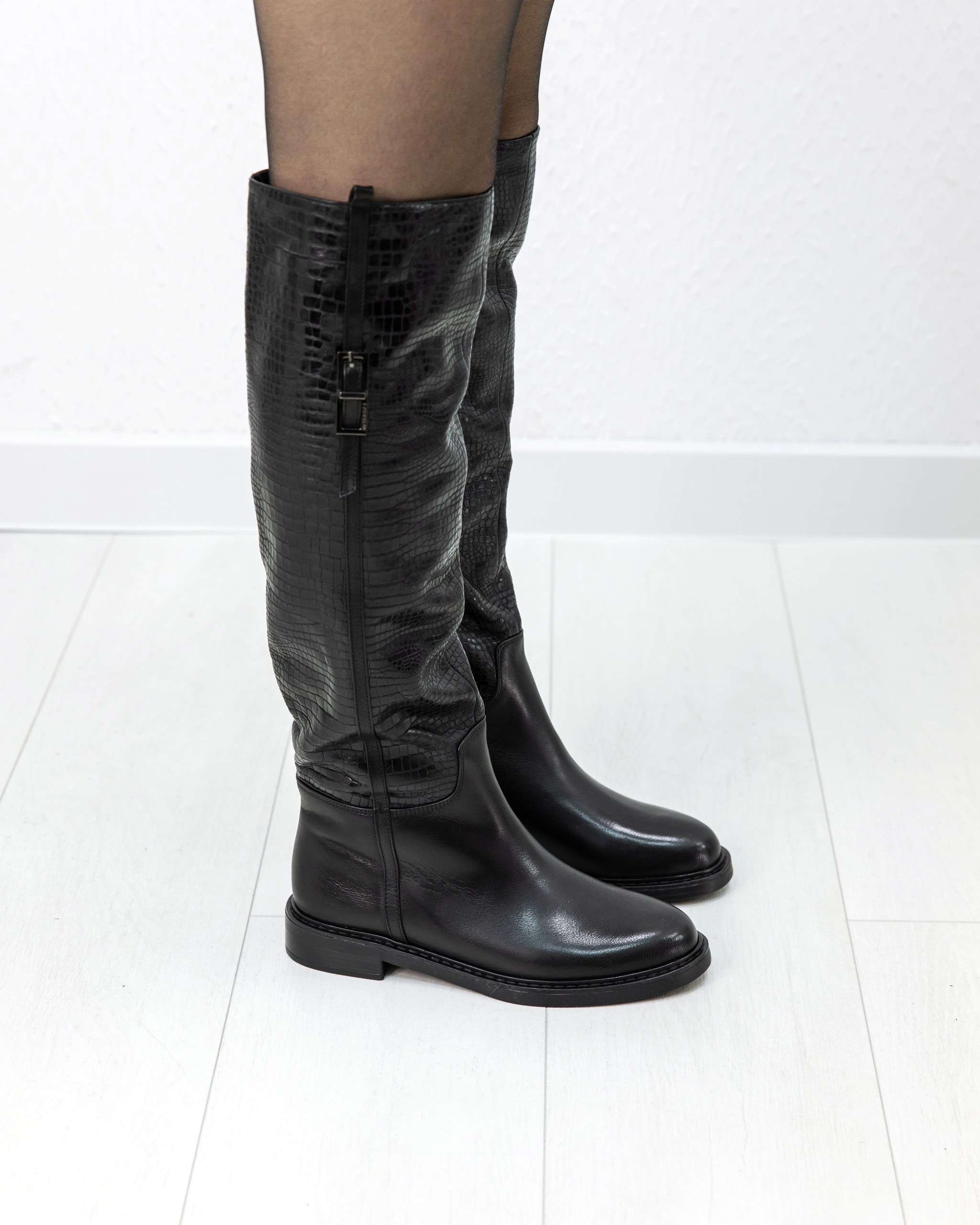 Wit Mooni 2558 / wbs2558-19h3849-1bs